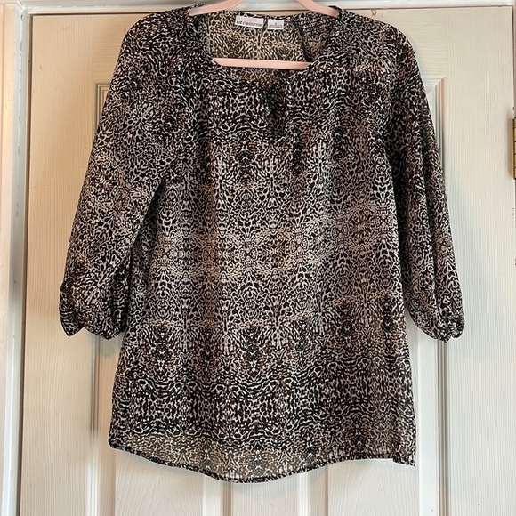 Liz Claiborne Tops - Liz Claiborne sheer 3/4 sleeve top. Flowy shoulder smocking brown sz S ikat boho